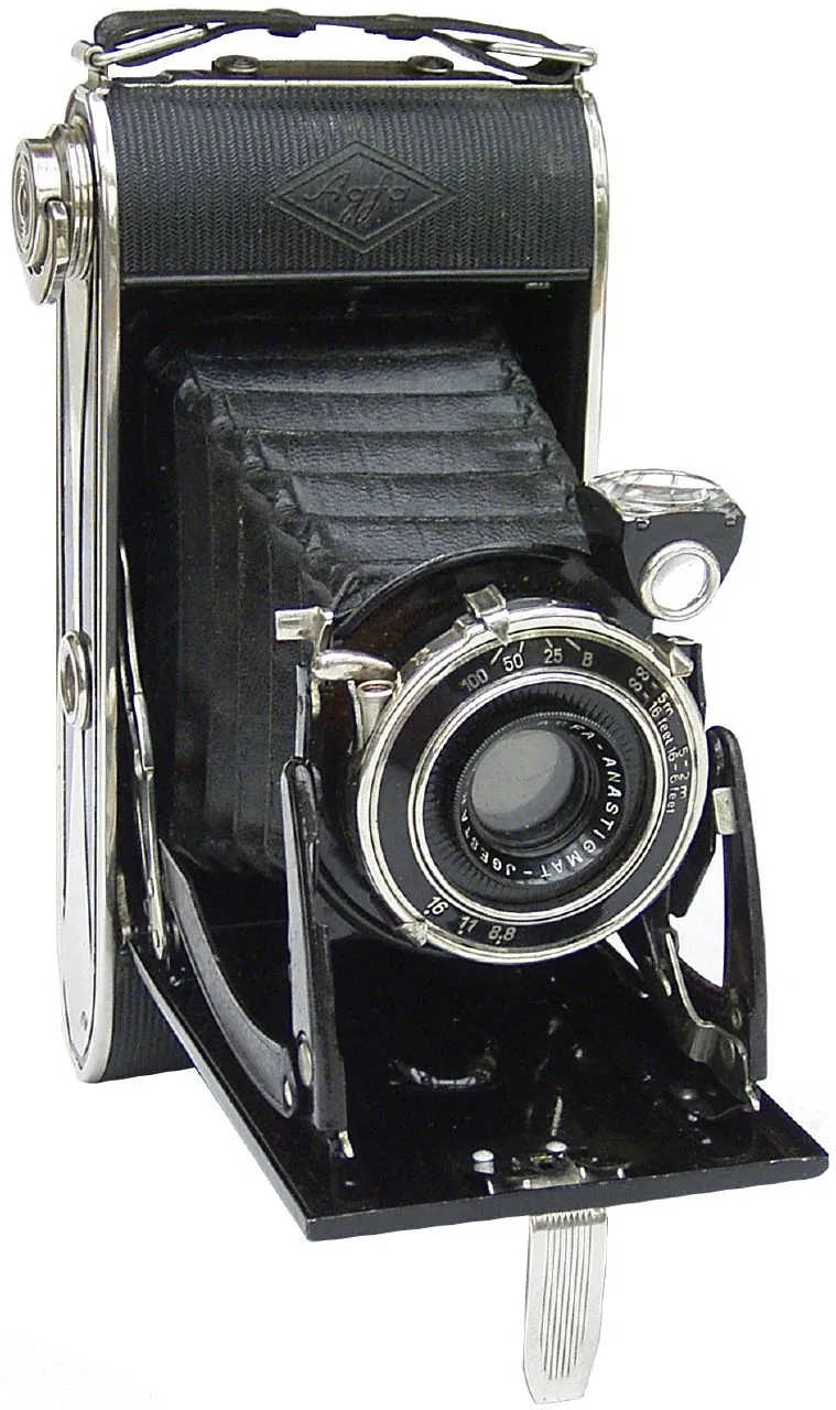 Agfa Billy (Igestar f/8.8), photographed for the collection.