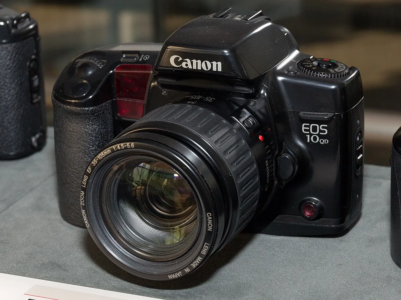 Canon EOS-10 + 35-135 USM, photographed for the collection.